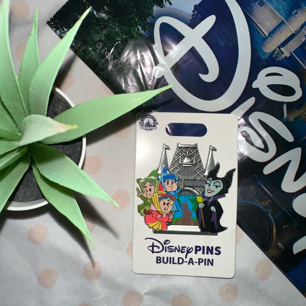 Maleficent and Three Good Fairies Build-a-Pin Set